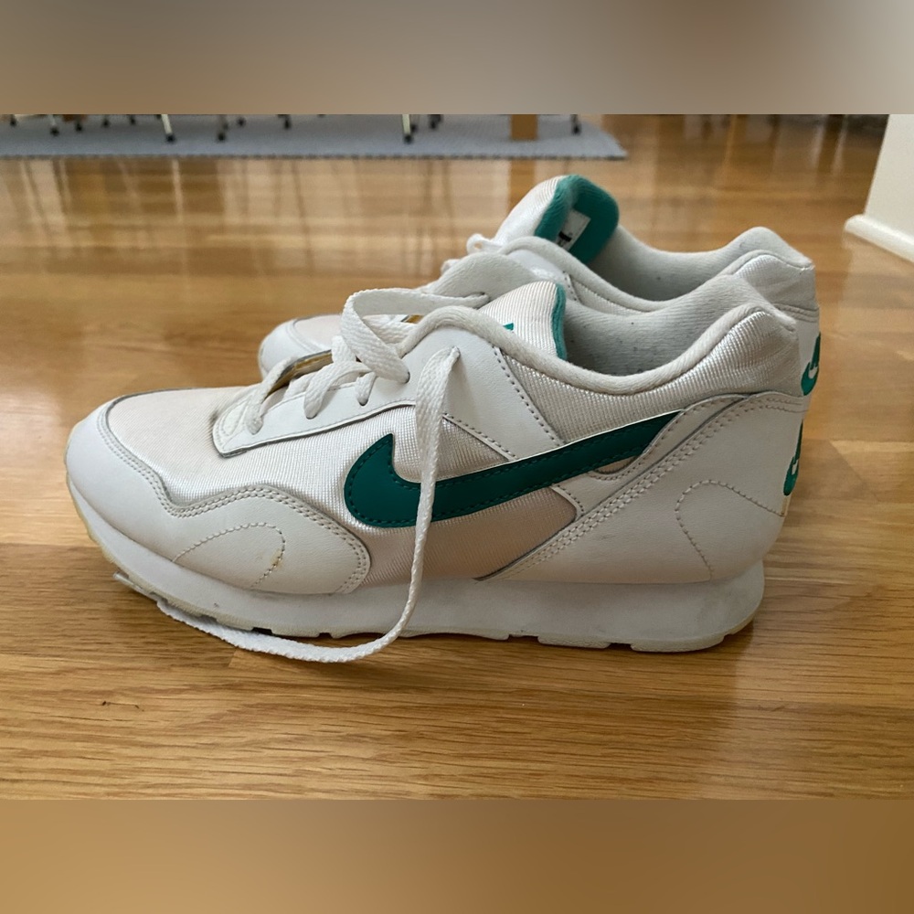 Nikes size 7